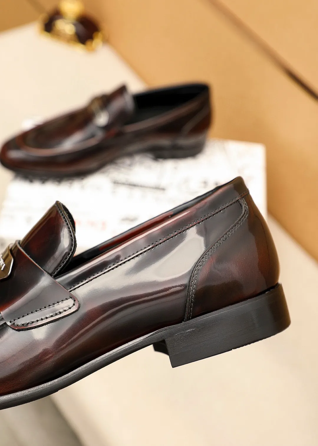 Men's clothing and shoes 💰480 💐DG top quality🔍🔍Men's new leather shoes🚹Sold simultaneously at counters⚠The uppers are imported open-edge beaded cowhide leather uppers from Italy, fully imported cowhide leather lining + classic hardware buckles, completely 1⃣️to 1⃣️reproduction🇮🇹💪💪, ⚠ Sole: The original sole is specially provided by the original factory. The exclusive movable molded sole is super comfortable. ⚠The original factory follows the order, 🔍🔍high quality, you can enter and exit the counter at will, welcome to compare⚠Size: 38-44 (45.46🉑️Customized)